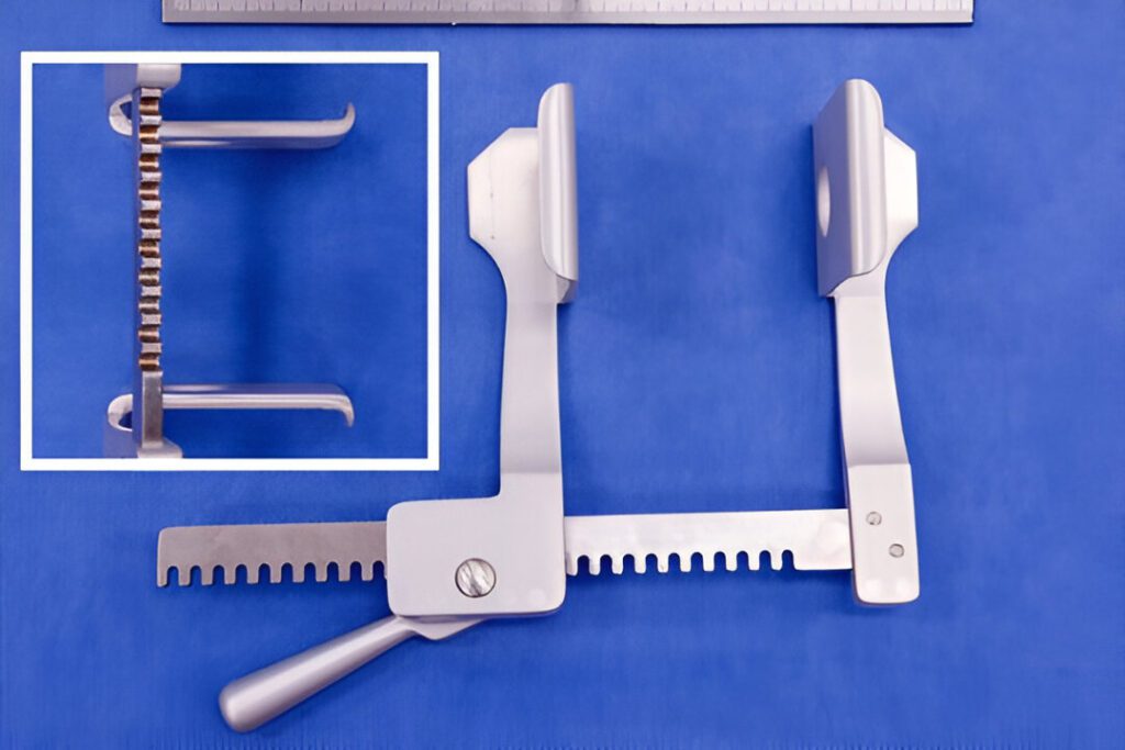 Burford-Finochietto Rib Spreader in Thoracic Surgery