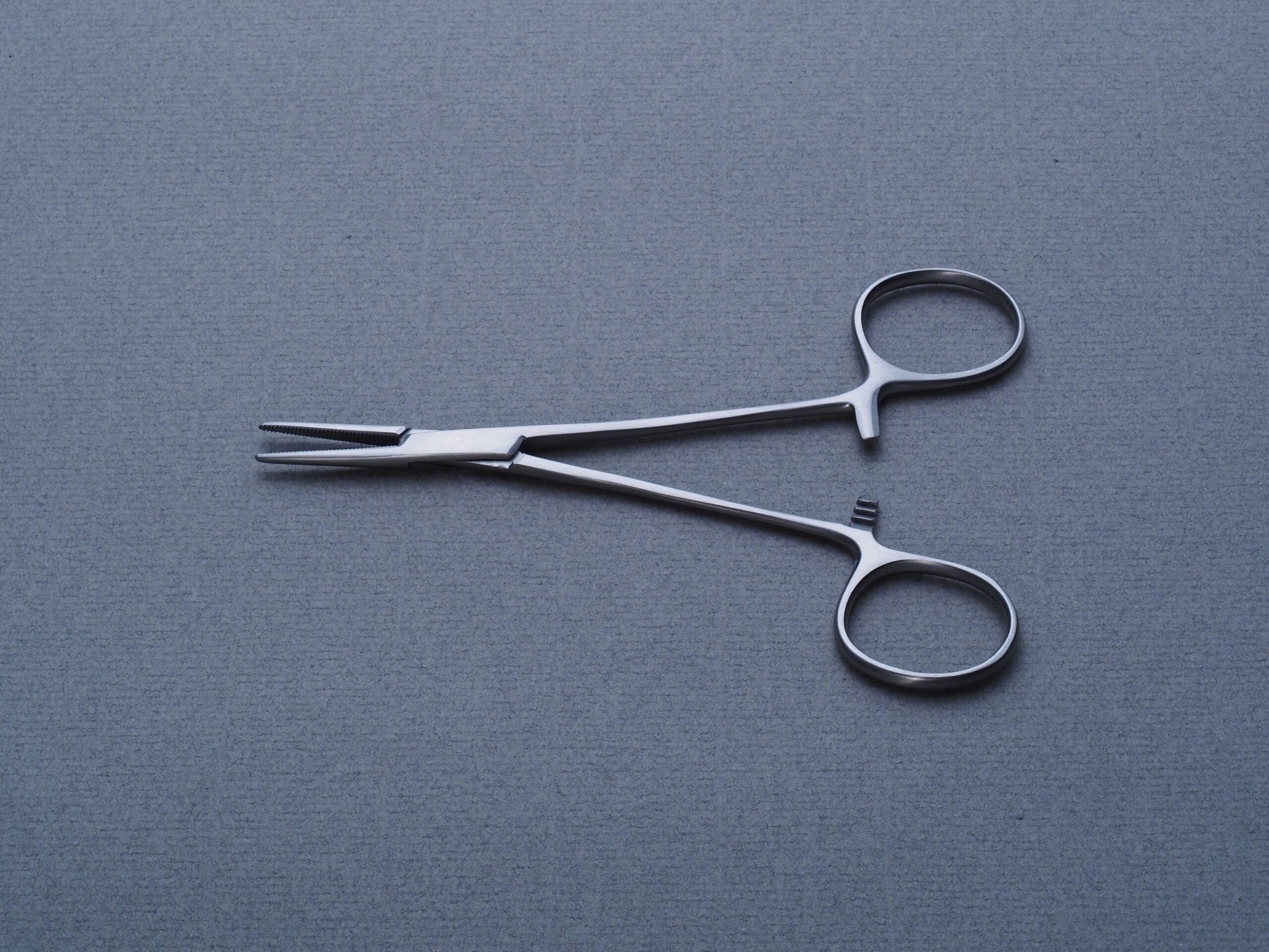 Kelly forceps, a medium-sized hemostat used to clamp blood vessels during surgery